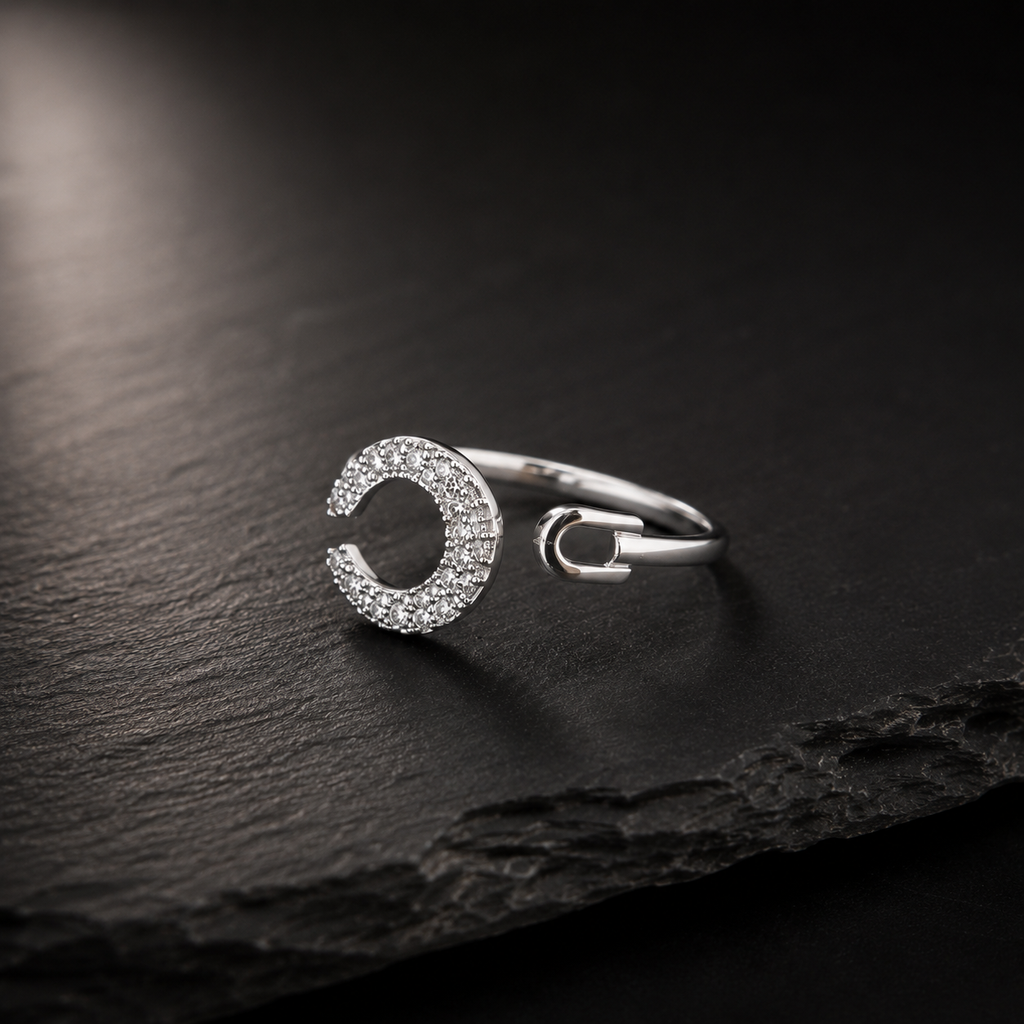Arcé Crystal Ring