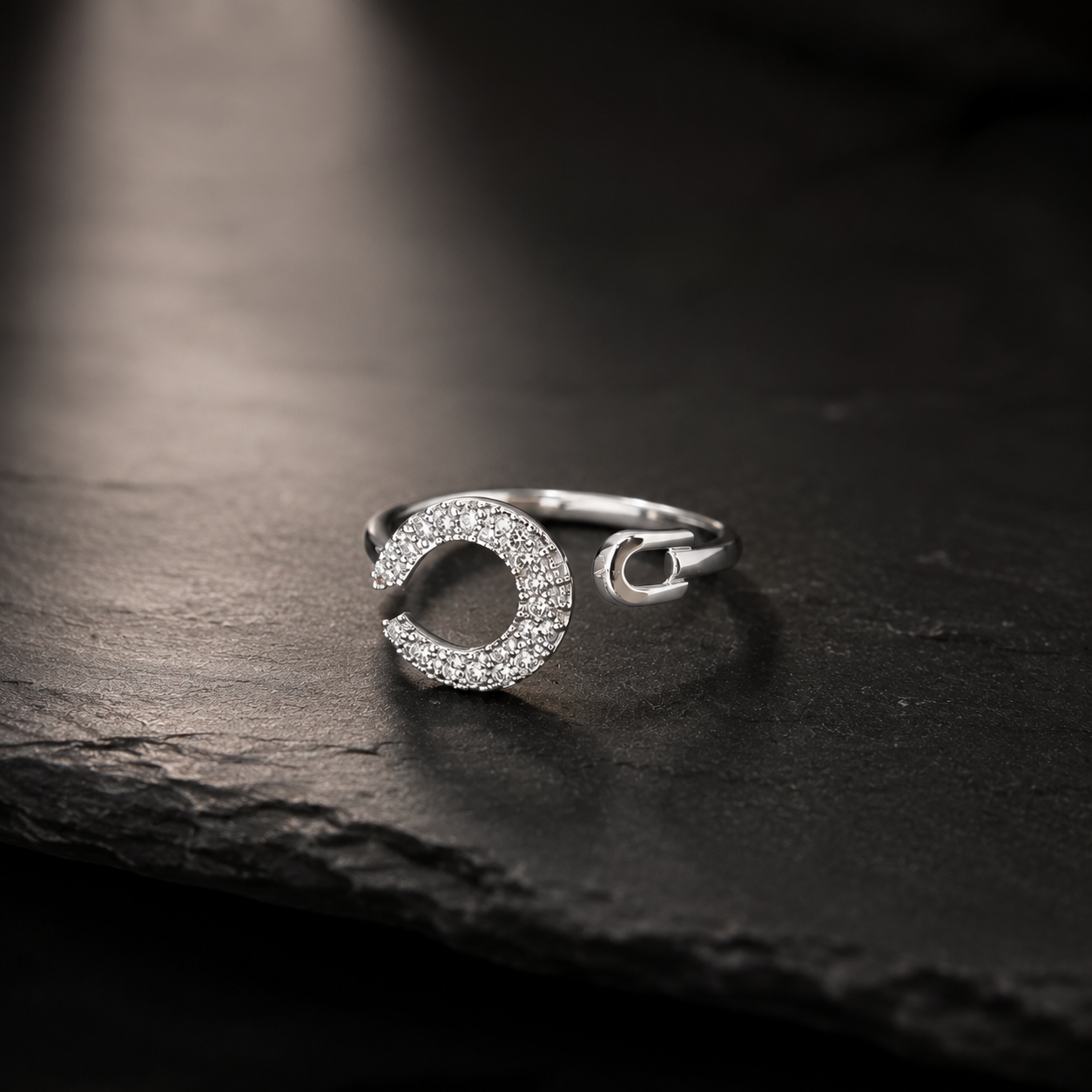 Arcé Crystal Ring